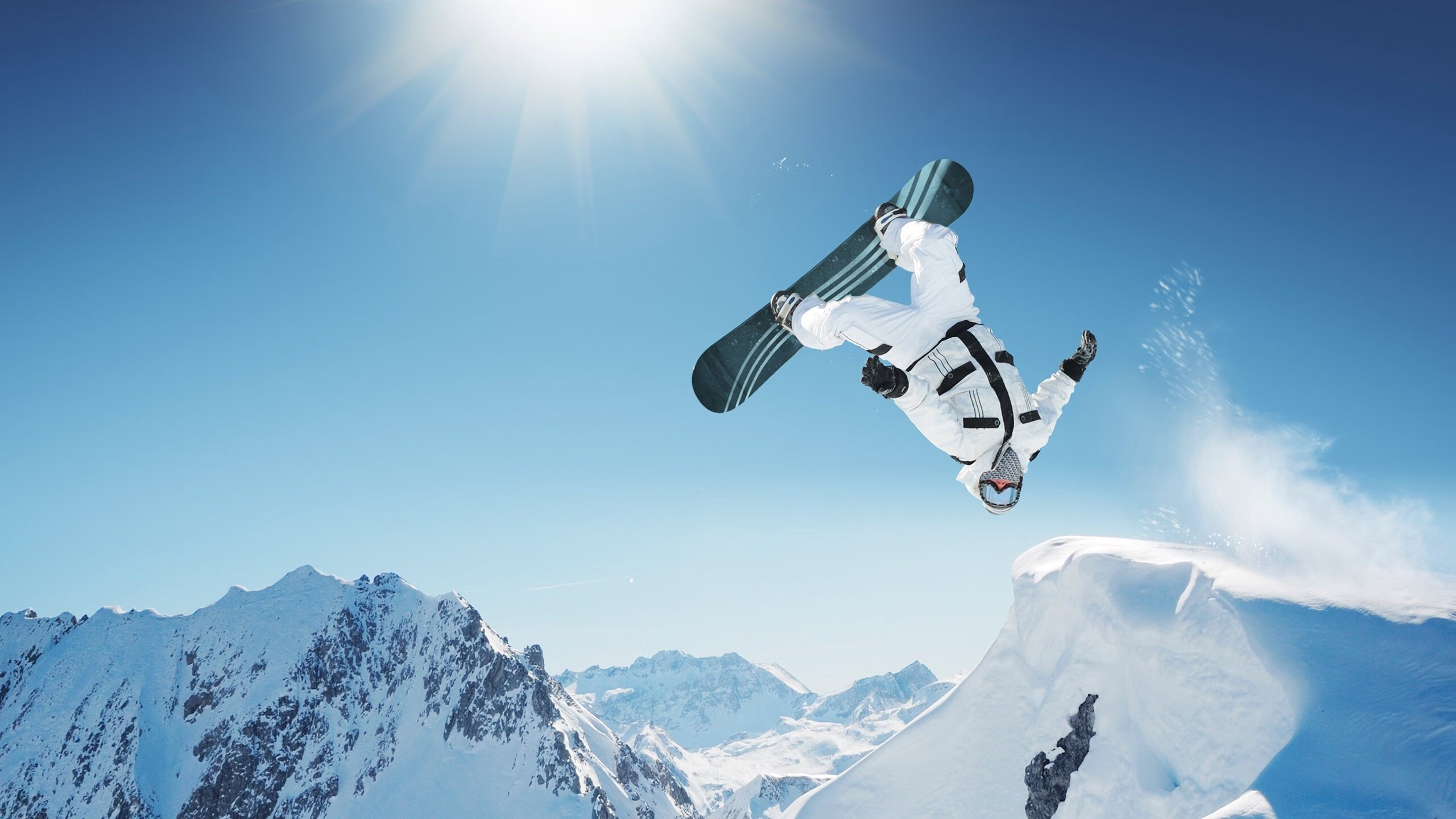 曼联2-2热刺成笑话？拜仁两大神拉满场面更炸，曼联2比1热刺